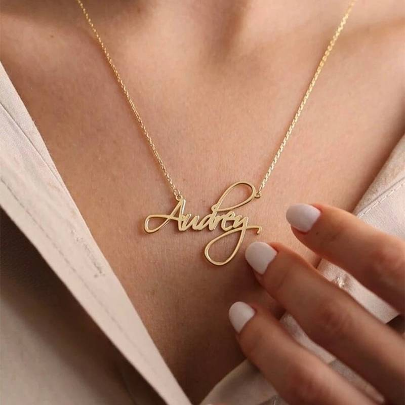 女性のためのステンレス鋼の名前のネックレス,パーソナライズされた筆記体のレタリングが付いたゴールドチェーン,バレンタインデーのジュエリー