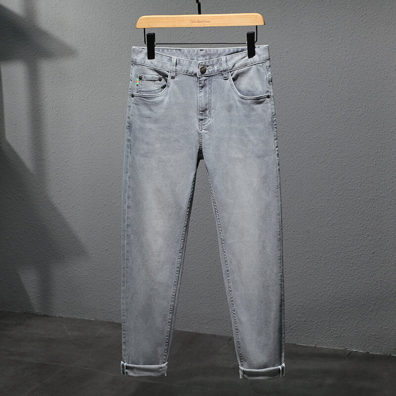 2024 Jeans estivi grigio chiaro da uomo di fascia alta tinta unita pantaloni lunghi Skinny elasticizzati sottili semplici e traspiranti