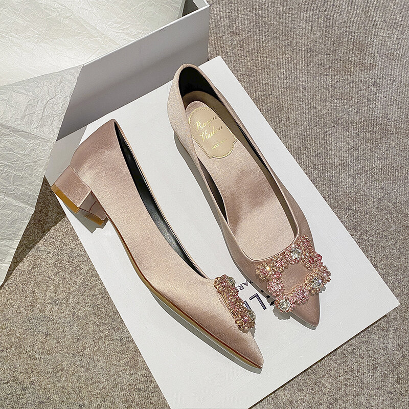 Sepatu untuk wanita hak tinggi berlian imitasi persegi gesper Squar Heel 3cm gaya bintang mewah ujung lancip sepatu pernikahan dengan kotak