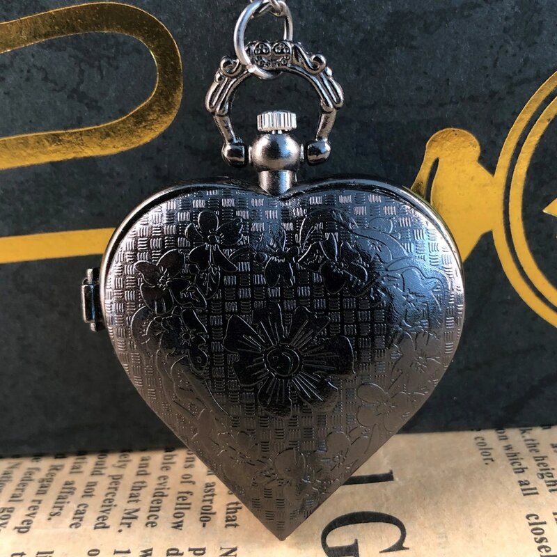 Black Heart Shaped Hollow Carved Quartz Pocket Watch Arabic Numerals Unisex Necklace Pendant Clock Men Women Gifts Popular