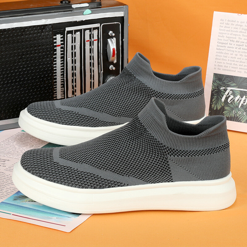 New Men's Casual Shoes Are Soft Comfortable Breathable and Foot-supporting Sports and Leisure Fashionable Simple and Versatile.