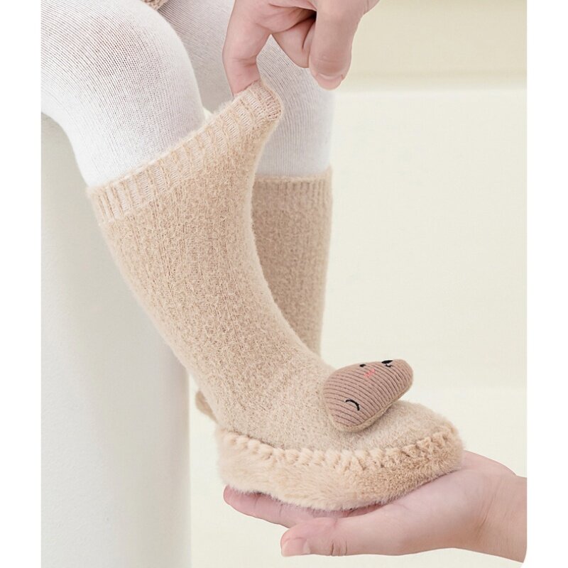Calcetines acolchados y gruesos de hilo de visón para zapatos de bebé, medias suaves de dibujos animados para interiores, invierno, 2023