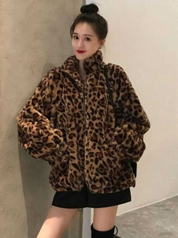 Jaket bulu macan tutul wanita, mantel bulu macan tutul hangat kerah berdiri ritsleting Vintage Korea kasual longgar bulu halus Musim Dingin