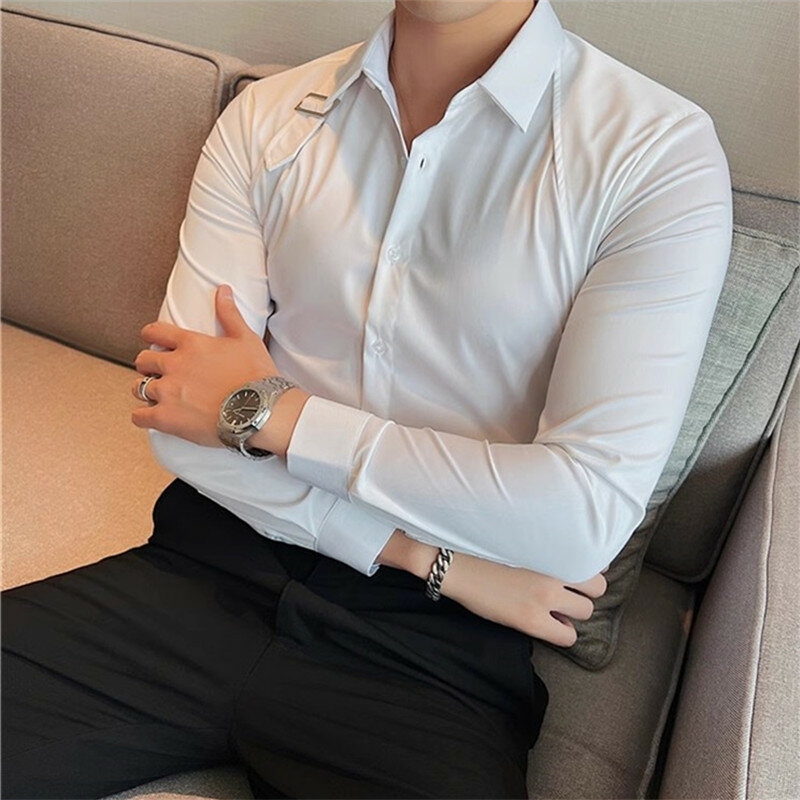 เสื้อเกาหลีแฟชั่นแบบใหม่แขนยาวสำหรับผู้ชายเสื้อชุดเดรสปาร์ตี้แนวลำลองเสื้อเชิ้ตชายสายรัดตกแต่งสีทึบ