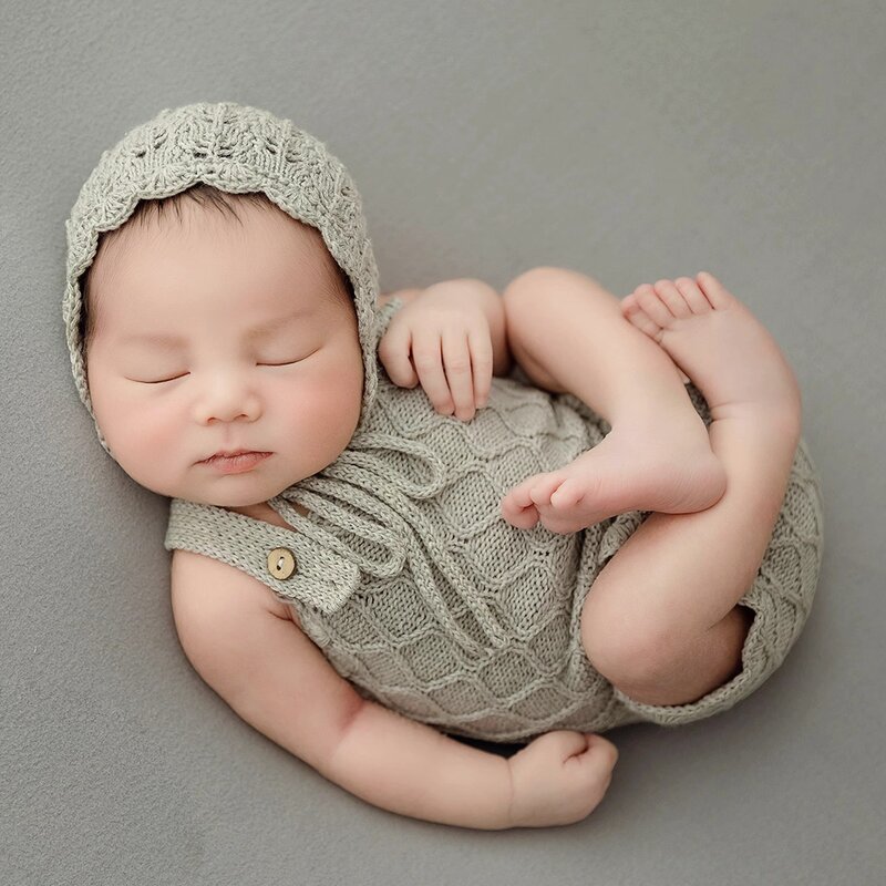 Knitted Newborn Girl Outfit Baby Photography Props Hand Lacy Baby Girl Romper and Bonnet Pattern Newborn Photography Accessories