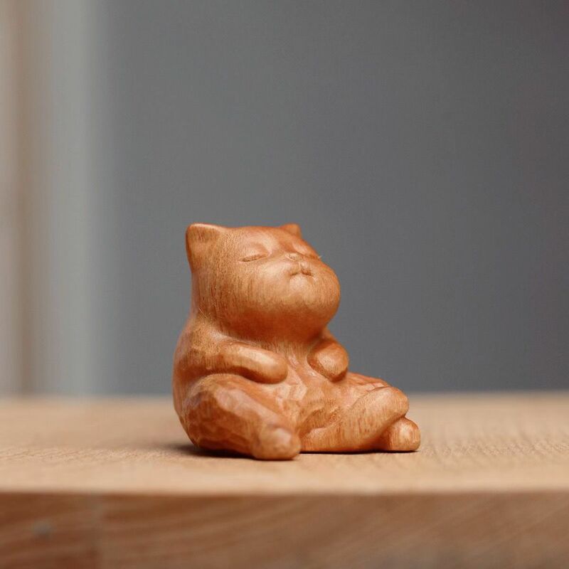 Adorno de gato tallado en madera maciza de sándalo en miniatura, lindo gatito, decoración interior del hogar, regalo de cumpleaños