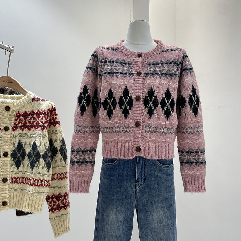 2023 Herbst/Winter neue koreanische Mode Retro Jacquard lose Pullover kurze Strick pullover Mantel Strickjacke Top weibliche Kleidung