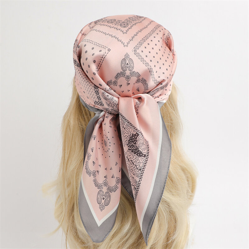 Lenço quadrado de impressão de cavalo de luxo para as mulheres moda cetim seda scrunchies faixas de cabelo senhora neckerchief bandana design 2022