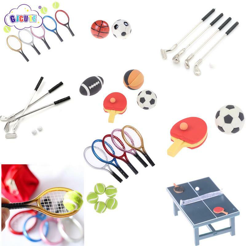 1/2 teile/satz Puppenhaus Miniatur Outdoor Tennis Tischfußball Fußball Basketball Golf Sticks Modell Zubehör Kinder Spielzeug