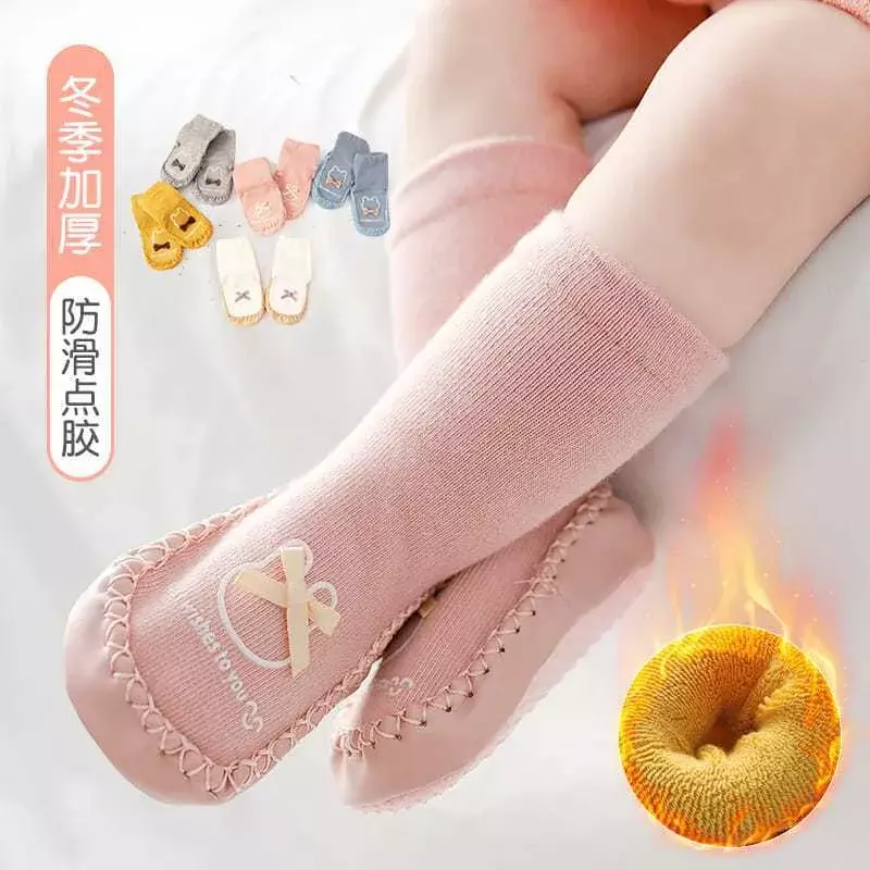 Chaussettes de sol coordonnantes en coton peigné pour bébé, tube moyen, boucle isolante, chaussures de marche pour enfants, printemps, automne, hiver