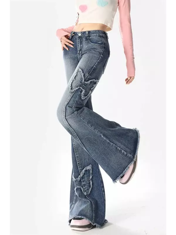 Jeans feminino de cintura baixa queimado, retro americano YK2, Harajuku, encaixe solto, bordas cruas, patchwork de borboleta azul