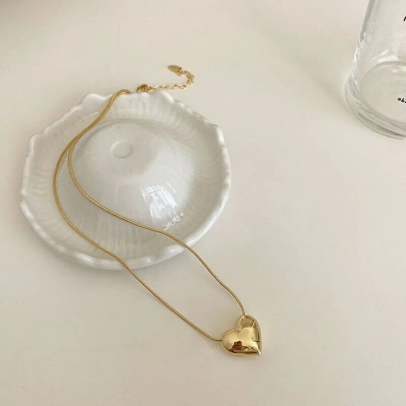 Kalung Liontin Hati Cinta Antik untuk Wanita Tren Warna Emas Estetika Rantai Logam Kerah Choker Perhiasan Pesta Hadiah Ulang Tahun