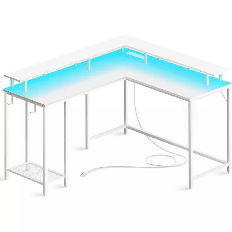 Superjare โต๊ะคอมพิวเตอร์รูปตัว L พร้อมปลั๊กไฟและไฟ LED โต๊ะเล่นเกมพร้อมขาตั้งจอและชั้นวางของ