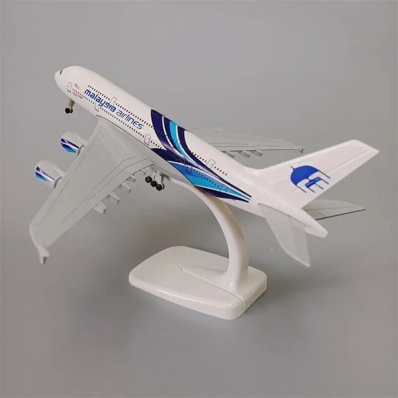 Модель самолета 18*20 см, металлический сплав, рандомные авиакомпании, аэробус 380 A380, модель литая самолета, модель самолета с колесами, посадочные шасси