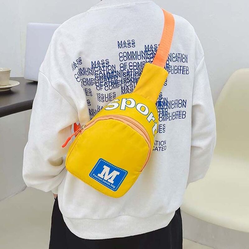 Tas selempang anak gaya Korea, tas dada nilon kapasitas besar, dompet koin huruf M, tas bahu perjalanan luar ruangan