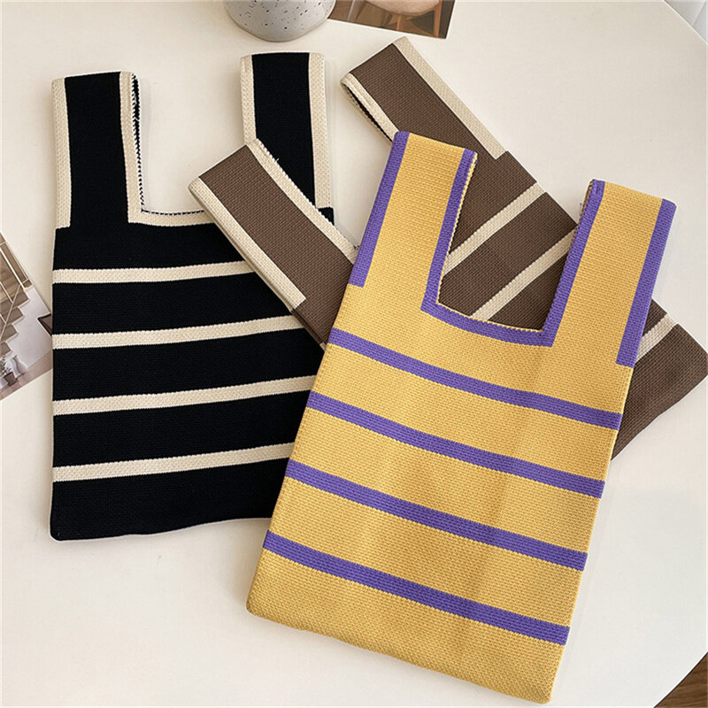 Neue breit gestreifte handgemachte gestrickte Handtasche minimalist ische koreanische Frauen Mini Knoten Handgelenk Tasche Einkaufstasche Student wieder verwendbare Einkaufstaschen