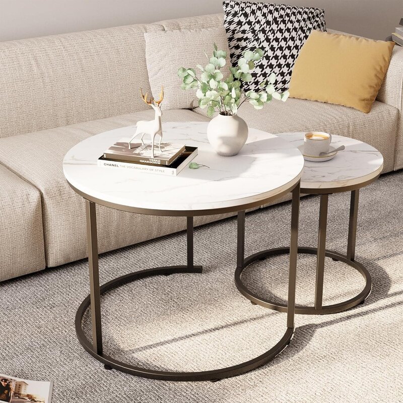 丸いコーヒーテーブル,リビングルーム用の2つのエンドテーブルのセット,白い模造大理石,木製のアクセント,スチールコーヒーテーブル