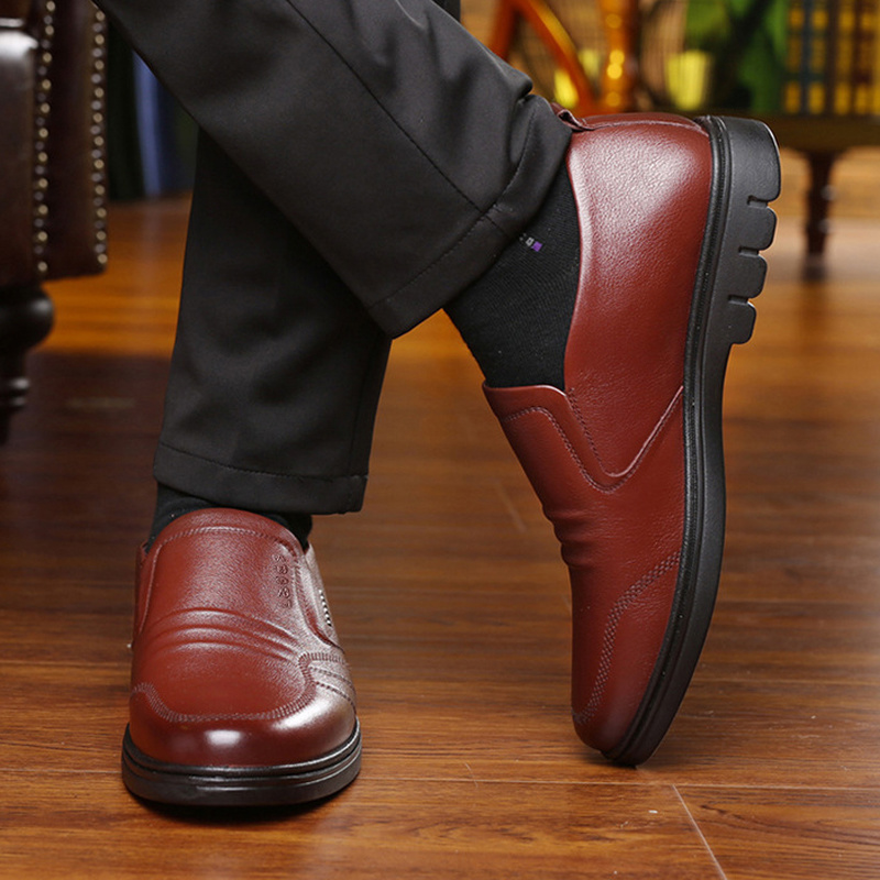 Mocassini per scarpe sportive da uomo scarpe da guida nere slip-on in pelle antiscivolo scarpe da ginnastica scarpe eleganti da uomo calzature leggere e traspiranti piatte