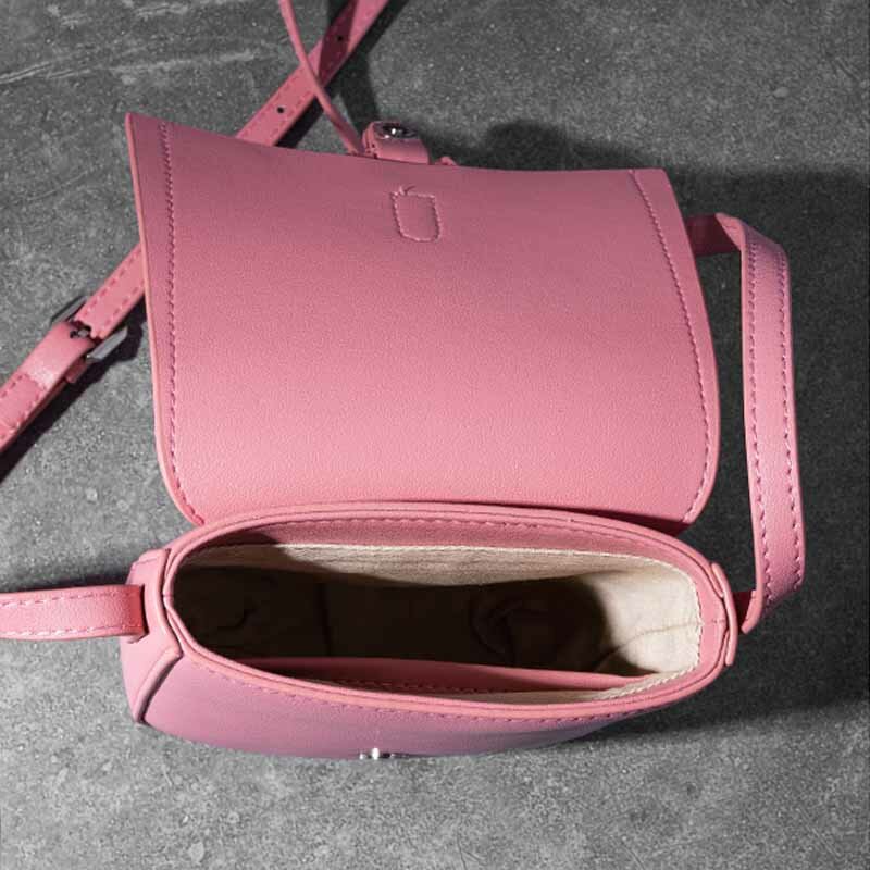 Una borsa per cellulare in pelle bovina di Design di nicchia Messenger Luxury Woman 2023 borse da donna borse di spedizione gratuite donna spalla femminile