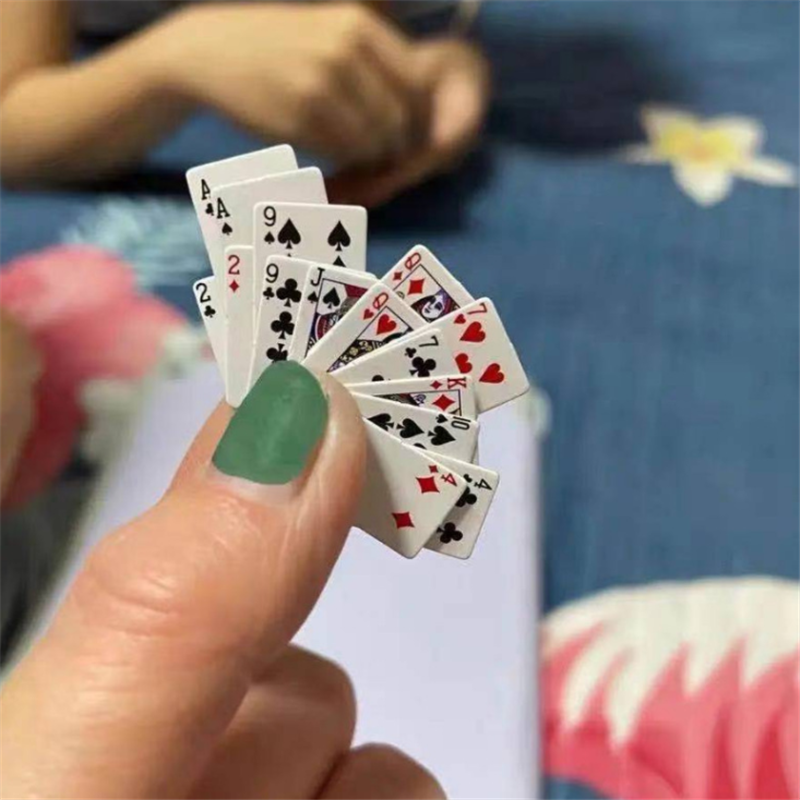 3 conjunto mini poker jogando cartas estilo aleatório 1:12 bonito casa de bonecas em miniatura bonito mini jogos de poker bonito para dollhouse