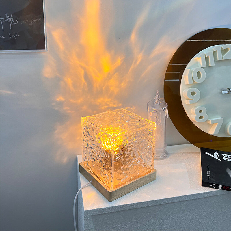 Lampada rotante ad ondulazione dell'acqua lampada per proiettore ad atmosfera popolare lampada da comodino per camera da letto lampada da tavolo da tavolo a fiamma a 16 colori 2024