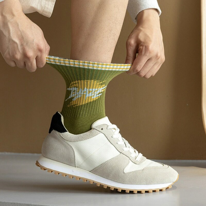 ถุงเท้ากีฬาผู้หญิงลายทางมีตัวอักษรผ้าแจ็คการ์ดถุงเท้าเล่นกอล์ฟใส่นอนไซส์ใหญ่พิเศษสุดเจ๋ง
