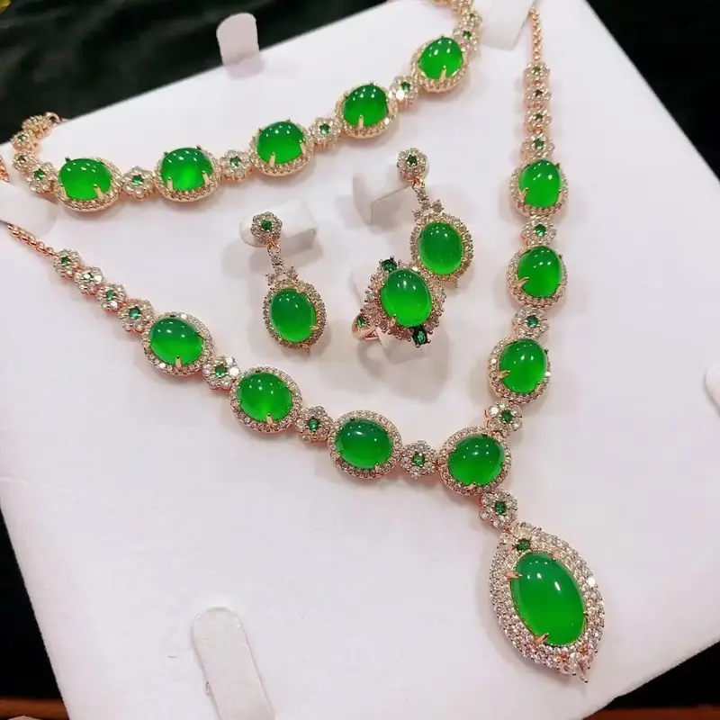 Conjunto luxuoso de 4 peças de calcedônia de cor esmeralda tipo gelo, presente de caixa de presente para pessoas, jantar de baile caro e caro