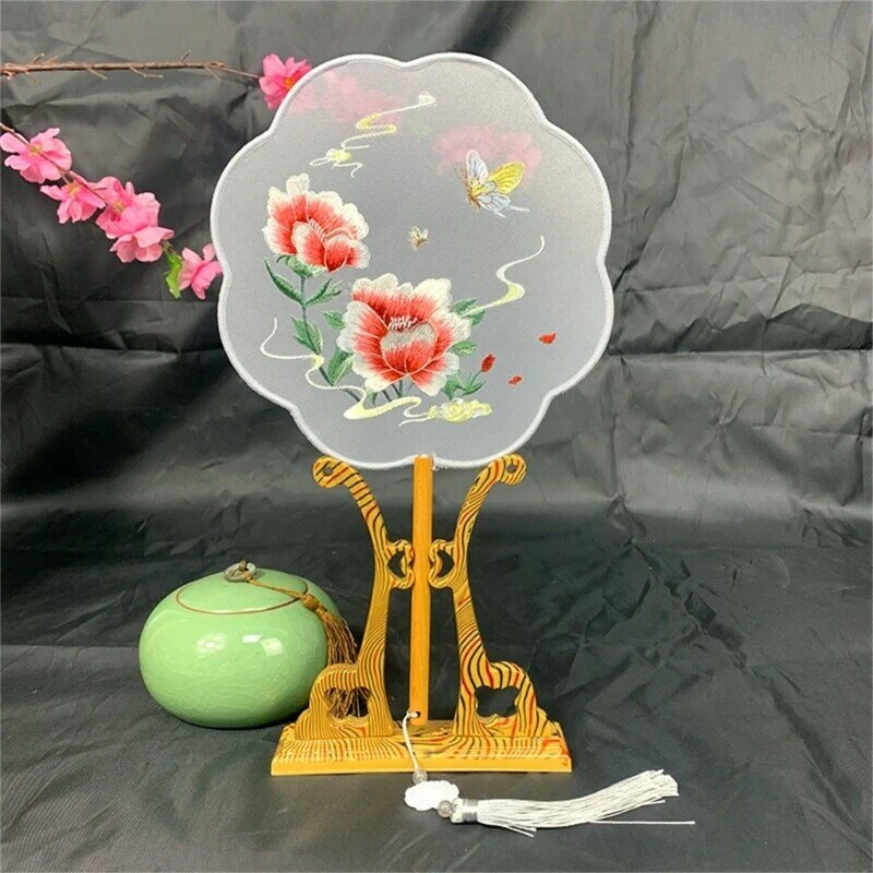 Vintage handventilator Chinese zijde geborduurde ventilator Home Decorations Dubbelzijdige dansventilator met kwastjes
