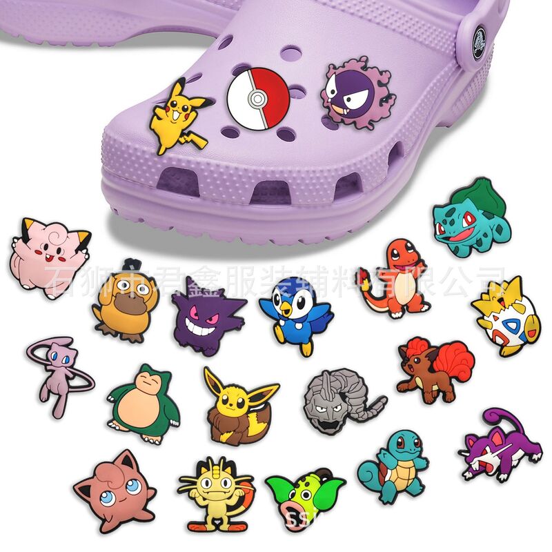 Quente 33 estilos pokemon go desenhos animados pvc sapato fivela única venda por atacado diy croc encantos tamancos decorações crianças festa x-mas presentes