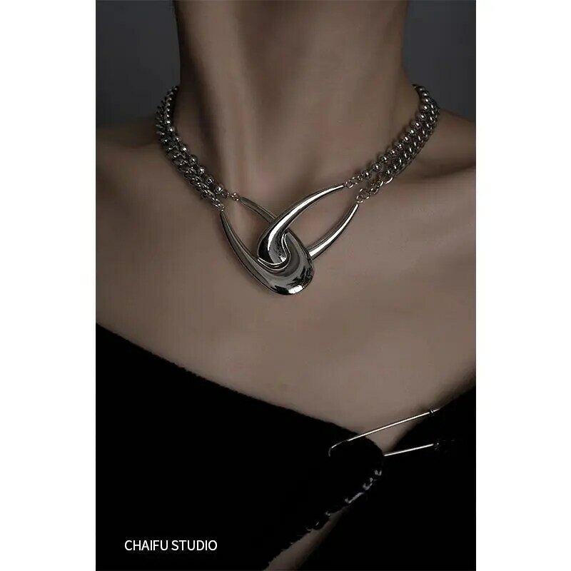 Double ring interlocking necklace with a sense of luxury  Instagram style European and American new cool style hip-hop