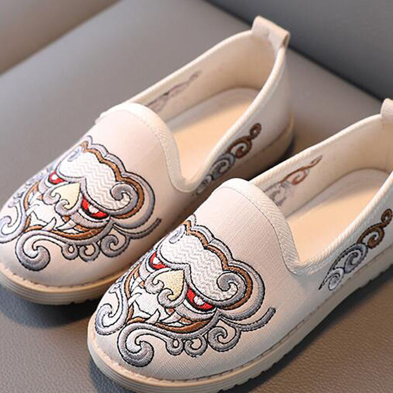Mocasines de fondo ligero bordados hechos a mano para niños, zapatos de tela de estilo chino, zapatillas de rendimiento para niños, CSH1439