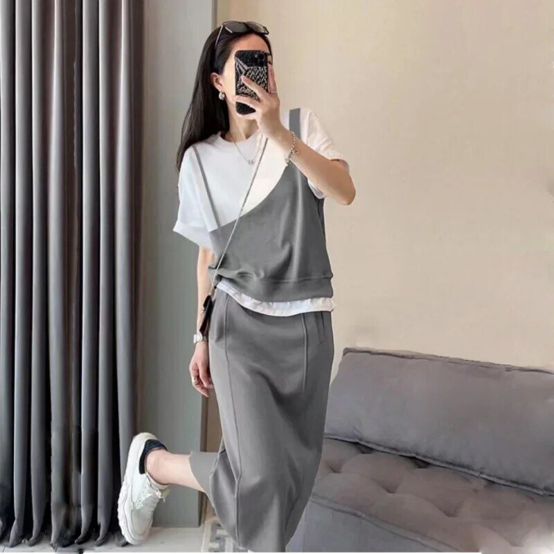 New Patchwork Fake Two-piece T-shirt, Versatile for Women, High Waisted Crotch Covering, Slimming Half Skirt Two Piece Dress Set