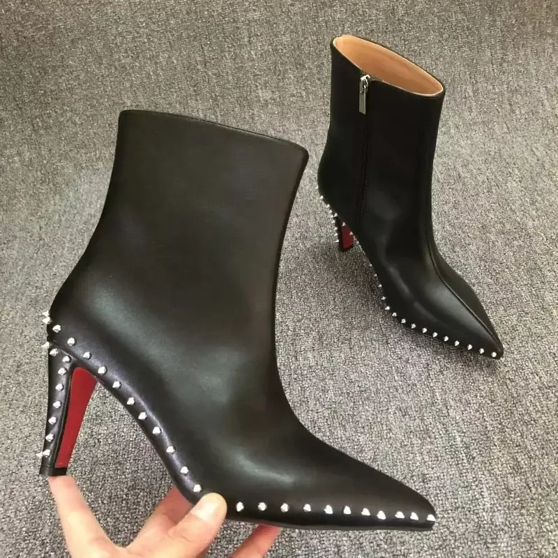 Sepatu bot bawah merah kualitas terbaik baru 2023 untuk wanita ujung lancip seksi dengan paku keling perak sepatu bot pergelangan kaki sepatu hak tinggi mewah