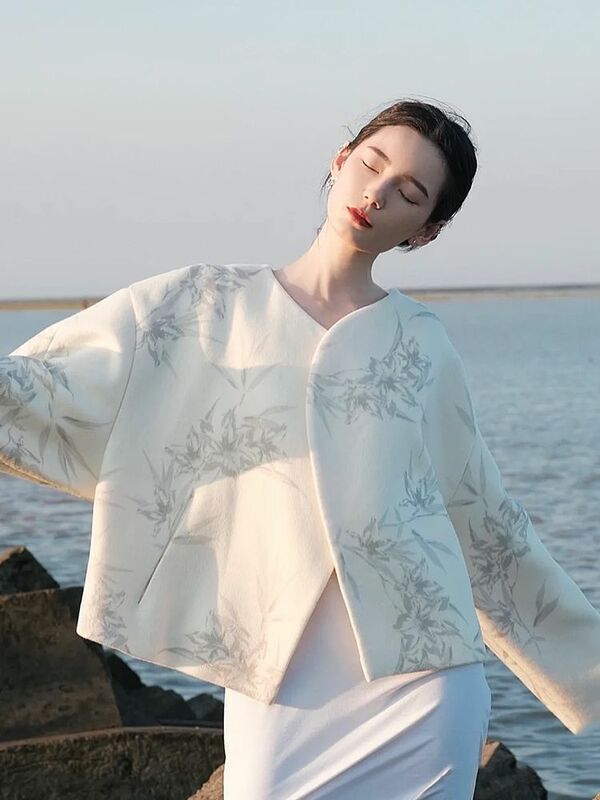 Mantel gaya baru yang cantik dan jaket pakaian wanita pola bunga Tiongkok rasa mewah