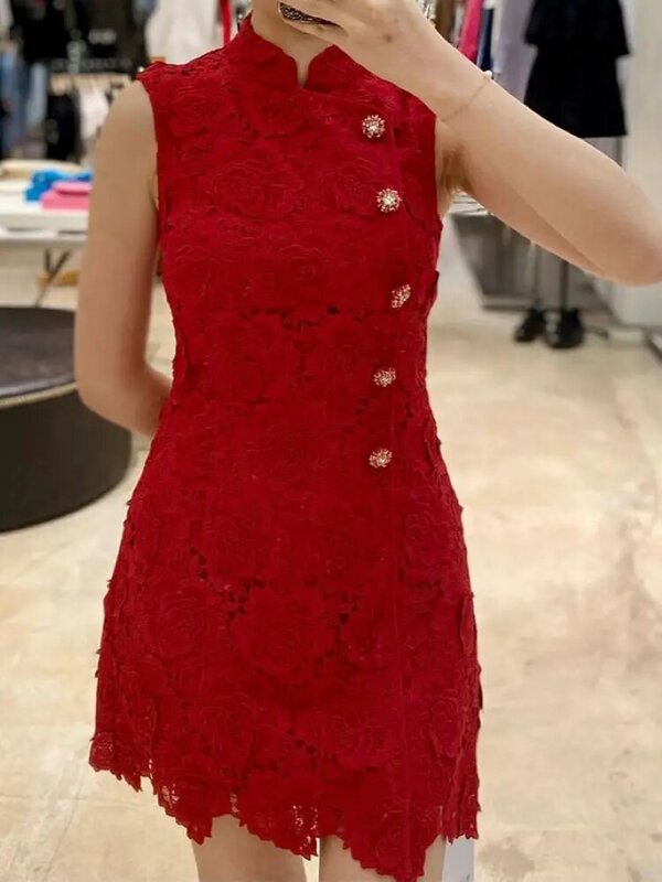فستان نسائي أحمر مع تطريز من الدانتيل ، ياقة قائمة ، بدون أكمام ، أزرار جانبية ، روب صغير أنيق ، الصيف ،