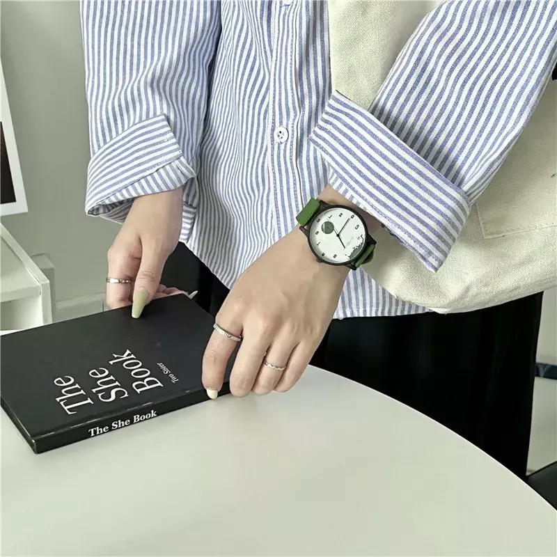 男性と女性の学生のための食堂の腕時計、シンプルなニッチ、韓国、新しい