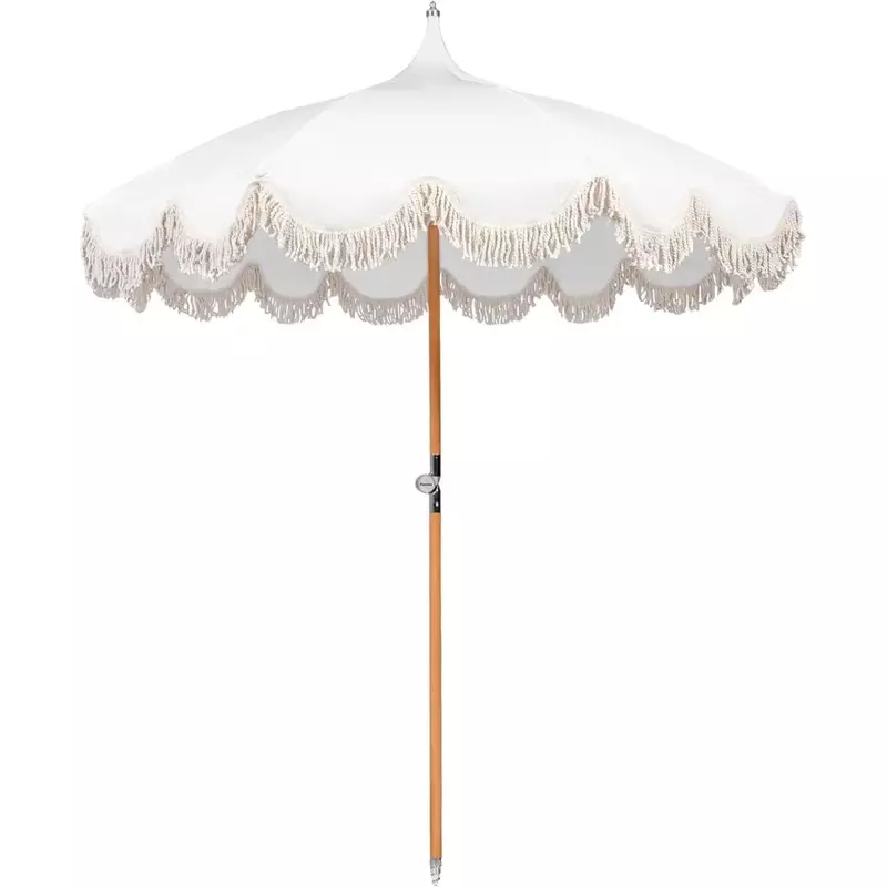 Un ombrellone pagoda da 6.5 piedi con nappe per prato da giardino all'aperto, piscina, tavolo da giardino, palo in legno di fascia alta pieghevole