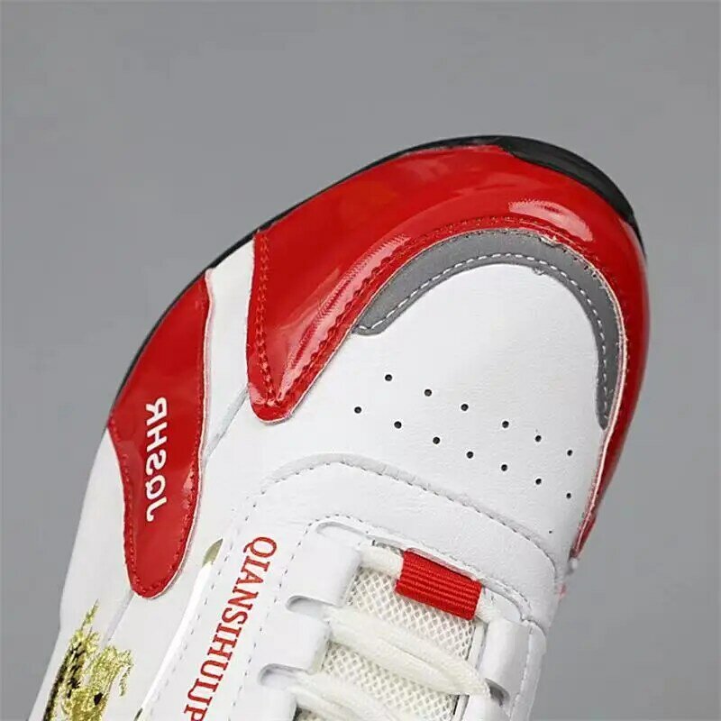 Scarpe casual Unisex per la primavera e l'autunno 2024 nuove comode scarpe da corsa e sportive con suola morbida versatili scarpe bianche piccole