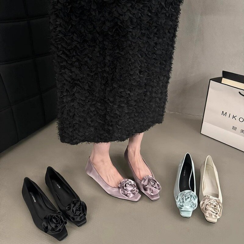 Comemore-zapatos de tacón bajo para mujer, Sandalias planas con punta cuadrada, elegantes, florales, color negro, para primavera y verano, 2024