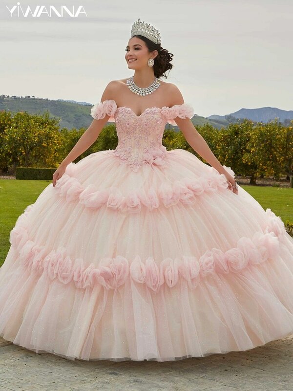 Quinceanrra promドレス、絶妙なアップリケ、3Dフラワー、グリッターピンク、ピンハートネック、プリーツプリンセス、ロングスウィート16ドレス