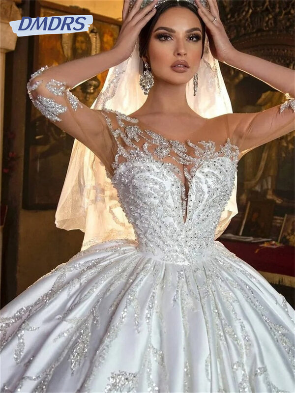 魅力的な背中の開いたブライダルドレス、エレガントなビーズのウェディングドレス、ロマンチックな空中ブランコの床の長さのドレス、2024
