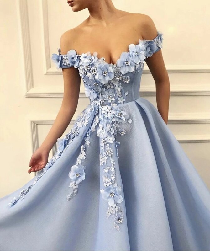 Gaun malam wanita kustom pribadi biru dengan bunga 3D bahu terbuka mutiara lipat tangan berat gaun pesta Prom kustom