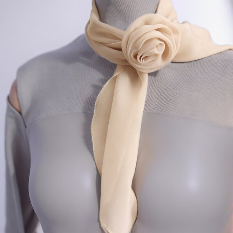 Cravatta decorativa con fiori Piccola sciarpa seta per ragazza Elegante cravatta per abito da festa Cravatta legata a mano