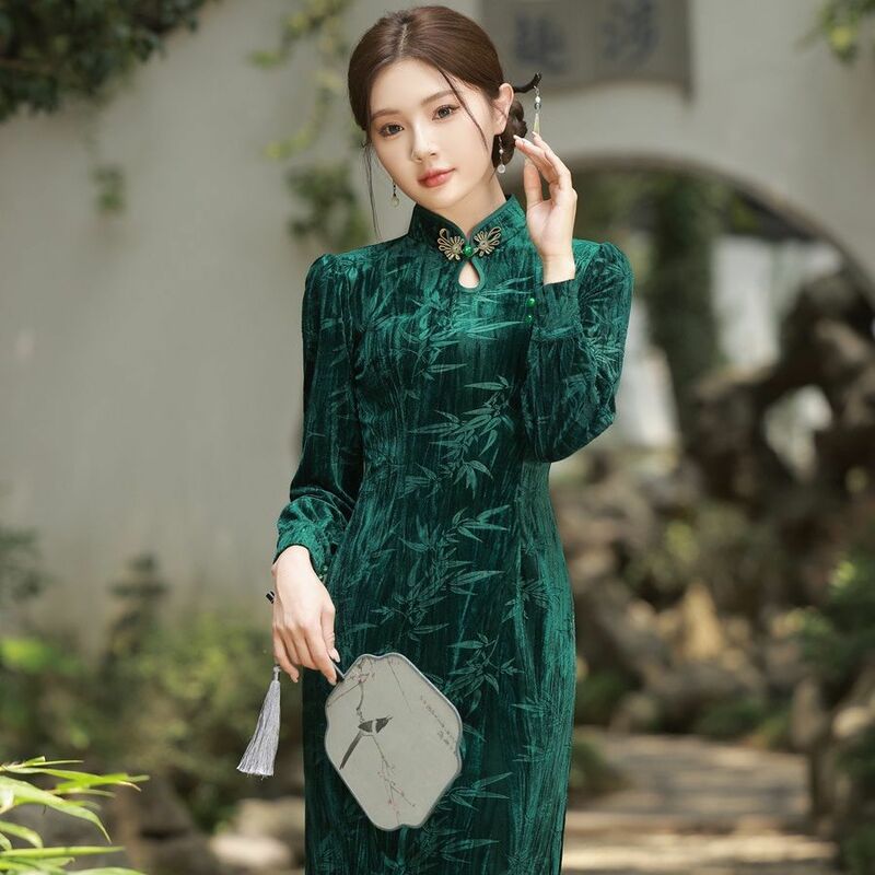 Kobiety welurowe dopasowane Qipao Vintage elegancka, długa rękaw aksamitne Cheongsam jesień zima nowy styl chińskie tradycyjne stroje