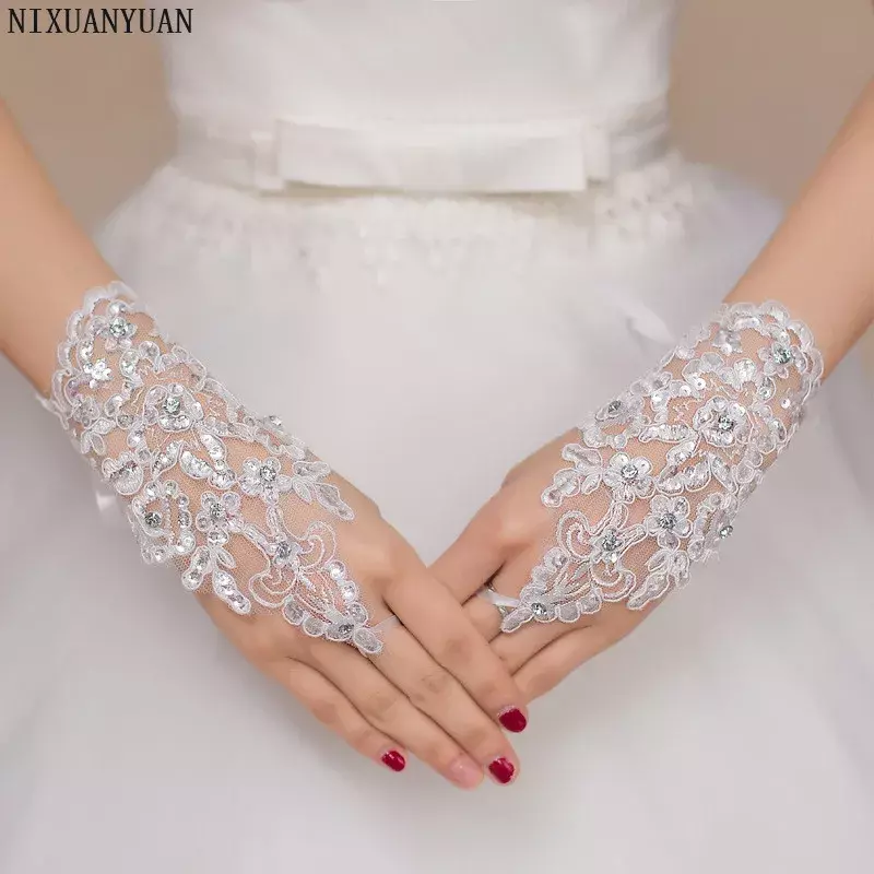 Elegant Beaded Lace Satin Short Bridal Gloves 2023 Fingerless Wedding Gloves White Ivory Wedding Accessories Veu De Noiva