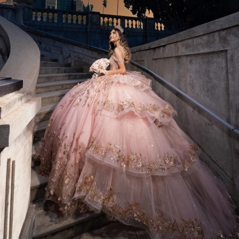 Gaun pesta model putri Quinceanera warna merah muda berkilau gaun pesta bahu terbuka applique kain Tule manis 16 Gaun 15 a00os Meksiko