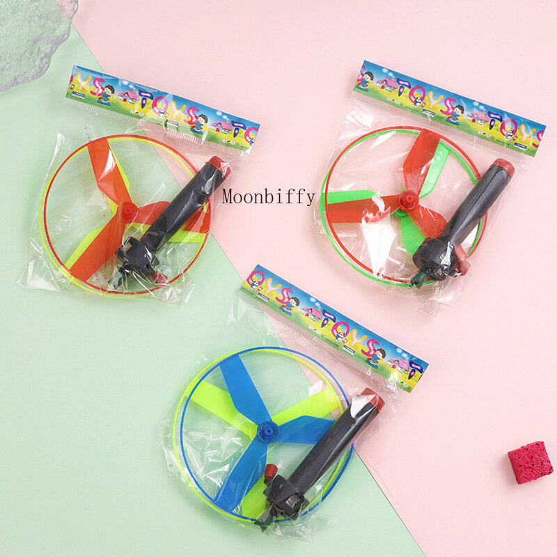 6 Stück bunte Plastik Pull Line UFO fliegende Untertasse Outdoor-Spiel Spielzeug für Kinder Geburtstag Pinata Party begünstigt Kindergarten Belohnungen