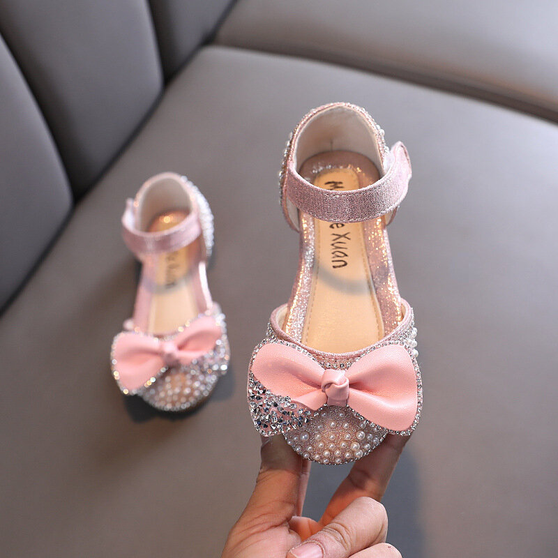 Cekinowy motyl sandały dla dzieci 2024 perły perły sandały księżniczki wesele imprezowe tańce dziecięce pojedyncze buty