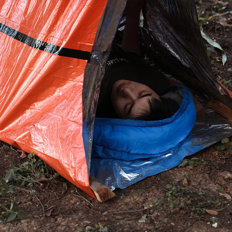 خيمة مايلر أنبوبية قابلة لإعادة الاستخدام ، حقيبة نوم ، مقاومة للماء ، بطانية حرارية خارجية SOS ، مأوى للطوارئ ، لبلاب ، مجموعة البقاء على قيد الحياة ، 2 شخص