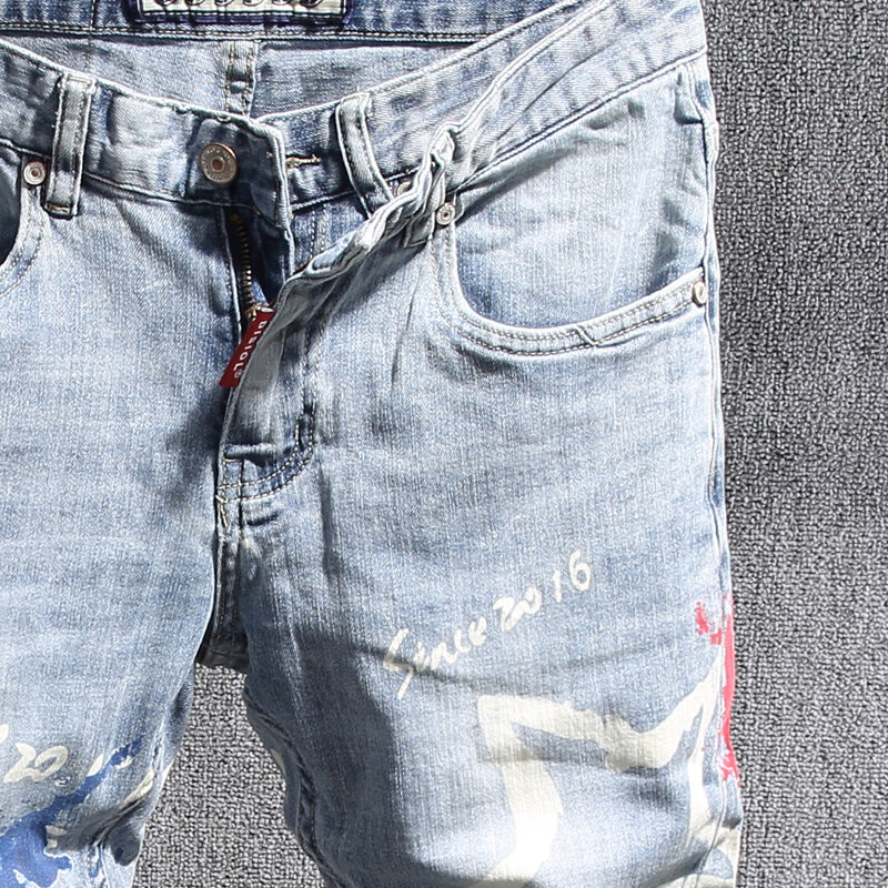 Pantalones vaqueros de moda urbana para Hombre, Jeans Retro azul claro, ajustados, estampados, de diseñador, Punk, Hip Hop, informales